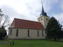 Kyhna, evangelische Kirche, Saalkirche mit polygonalem Chor und kr�ftigem Westturm, erbaut im 13. Jahrhundert, umgebaut 1578 (12.04.2025)