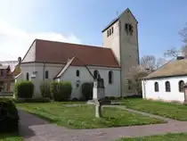Lissa, evangelische Kirche, erbaut im 12. Jahrhundert, romanische Saalkirche mit Westturm (12.04.2025)