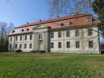 Quetzdlsdorf, Schloss, erbaut von 1788 bis 1790 durch Hellmut Moritz Erdmann von Graevenitz im klassizistischen Stil (12.04.2025)