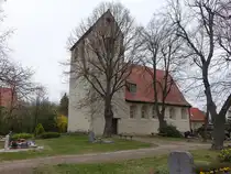 Radefeld, evangelische St. Nikolaus Kirche, Saalkirche mit Querwestturm, erbaut im 13. Jahrhundert (12.04.2025)