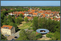 Blick vom Bergfried der Burg Eisenhardt auf die Altstadt von Bad Belzig, die vom Turm der Marienkirche berragt wird. (27.04.2025)