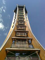 Der Aussichtsturm   Saaleturm  wurde 2011 erbaut und bietet Aussicht auf Schlo Burgk. 