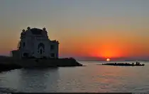 Neben dem restaurierten Casino (Cazinoul din Constanța) in Constanța (RO) geht die Sonne auf.

🕓 24.9.2024 | 7:00 Uhr