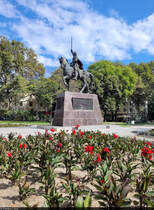 An Kalojan / Калоян Асен, den bulgarischen Zaren von 1197 bis 1207, wird am Rande der Altstadt von Warna / Варна (BG) erinnert.

🕓 23.9.2024 | 13:24 Uhr