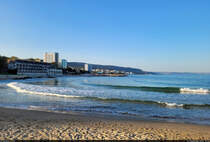 Schwarzes Meer und Hotel-Blocks am abendlichen Goldstrand / Златни пясъци (BG).

🕓 23.9.2024 | 17:56 Uhr