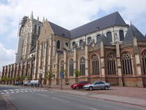 Aire-sur-la-Lys, Kollegiatskirche St. Pierre, erbaut im 16. Jahrhundert (25.04.2025)