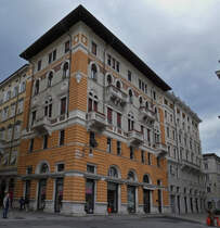 Schn verzierte Fassade an einem Gebude nahe dem Canale Grande in Triest.05.2025