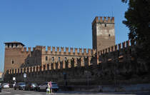 Castelvecchio, aufgenommen an der Kreuzung Via San Zeno in Orartoria und Corso Castelvecchio. 05.2025