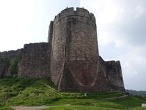 Chepstow Castle auf einer Klippe ber dem River Wye, erbaut im 11. Jahrhundert (26.04.2025)