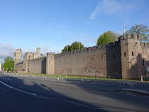 Cardiff, restaurierte rmische Mauer des Cardiff Castle (27.04.2025)
