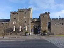 Cardiff, South Gate mit Black Tower des Cardiff Castle (27.04.2025)