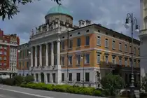 Der Palazzo Carciotti, an der Riva Tre Novembre in Triest. 05.2025
