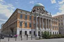 Der Palazzo Carciotti, an der Riva Tre Novembre in Triest. 05.2025