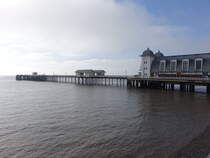 Penarth, Pier an der Beachfront Promenade, erffnet 1898 (27.04.2025)