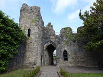 Llandaff, Bishop Palace, Ruine der befestigten mittelalterlichen Residenz der Bischfe der walisischen Dizese Llandaff, erbaut im 13. Jahrhundert (27.04.2025)