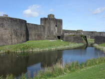 Caerphilly Castle, Burgruine, erbaut von 1268 bis 1271 (27.04.2025)