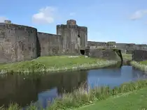 Caerphilly Castle, Burgruine, erbaut von 1268 bis 1271 (27.04.2025)