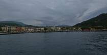 Wir haben den Anleger in Garda am Gardasee verlassen und Blicken auf Garda. 05.2025
