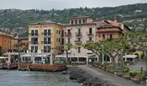 Hotel del Porto, direkt am Schiffs Anleger am Gardasee von Torri del Benaco. 05.2025