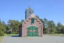 Die alte Rettungsstation auf der d�nischen Wattenmeerinsel R�m (d�nischliegt an der Landstra�e nach Havneby an der S�dspitze der Insel.
Aufnahme: 19. Mai 2025.