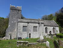 St. Donats im Vale of Glamorgan, Pfarrkirche St. Donats, erbaut im 12. Jahrhundert, Kirchturm 14. Jahrhundert (27.04.2025)