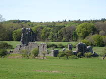 Normannisches Ogmore Castle, erbaut im 12. Jahrhundert durch William de Londres, seit 1530 Ruine (27.04.2025)