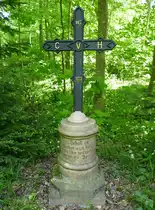 Wyhl am Kaiserstuhl, au�erhalb des Ortes im Auenwald am Rhein steht das Baron-Kritzli (Baron-Kreuz), erinnert an einen Jagdunfall, bei dem 1873 ein Baron erschossen worden ist, April 2025 