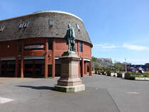Swansea, Denkmal fr Sir Henry Hussey Vivian am St. Mary Square (28.04.2025)