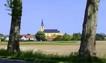 Heiteren/Elsa�, Blick von der Landstra�e auf den Ort mit der Kirche St.Jakobus der �ltere, Mai 2025
