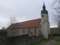 Oberwiederstedt, evangelische St. Marien Kirche, erbaut im 13. Jahrhundert, achtachsiger Saalbau aus Feldstein (13.04.2025)