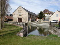 Fienstedt, Huser und Dorfteich am Dorfring (13.04.2025)