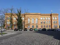 Bernburg, Gymnasium Carolinum in der Schlo�gartenstra�e, erbaut 1882 (14.04.2025)