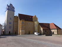 Bernburg, blauer Turm und altes Haus von Schloss Bernburg (14.04.2025)