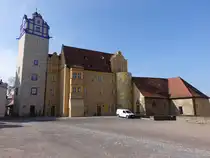 Bernburg, blauer Turm und altes Haus von Schloss Bernburg (14.04.2025)