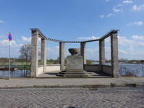 Calbe, Kriegerdenkmal an der Bernburger Strae (14.04.2025)
