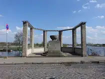 Calbe, Kriegerdenkmal an der Bernburger Stra�e (14.04.2025)
