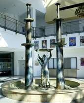 Suhl, der Brunnen steht in der Halle des Congress Centrums, April 2025