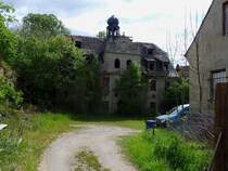 Deutsch-Ossig (Stadtteil von Grlitz), bzw. was davon noch brig geblieben ist;
1335 erstmals urkundlich erwhnt; ab 1937 Tageabbau von Kohle; 1988-1991 Generalrumung des Ortes; 1997 Auerbetriebnahme des Kraftwerkes Hagenwerden, sowie des Tagebaues Berzdorf; 2002 Beginn Flutung Tagbau Berzdorf;  250508