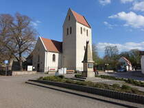 Kleinmhlingen, evangelische St. Salvator Kirche, erbaut im 17. Jahrhundert (14.04.2025)