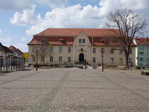 Nienburg, barockes Rathaus am Marktplatz, erbaut 1717 (14.04.2025)