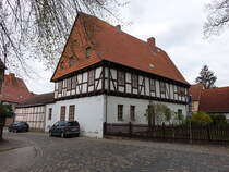 Egeln, historisches Pfarrhaus am Stadtkirchhof, erbaut 1581 (15.04.2025)