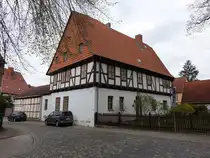 Egeln, historisches Pfarrhaus am Stadtkirchhof, erbaut 1581 (15.04.2025)