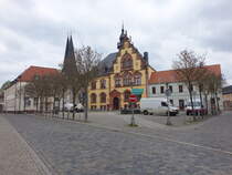 Egeln, Huser und Brgerbro am Marktplatz (15.04.2025)