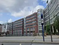 Hotel Ruby Lotty in Hamburg am 19.08.2024 von der Stadthausbr�cke aus gesehen