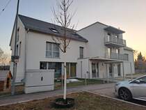 Das neue Gemeindehaus der Gemeinde Oberesslingen-Lerchencker am 27.03.2025. In den zwei unteren Geschossen befindet sich ein Kindergarten, darber private Wohnungen