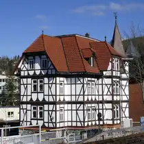 Suhl, Stadtvilla im Fachwerkstil in Bahnhofsn�he,  April 2025