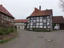 Freden, Fachwerkh�user in der Bergstra�e (17.04.2025)