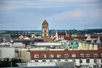 Blick �ber Rostock nach S�den von der Dachterrasse �ber dem Restaurant KAI40. Im Hintergrund ist die Nikolaikirche zu sehen. Aufnahme: 7. Juni 2025.