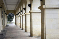 Arkaden bei der Touristeninformation am Neuen Markt in der Hansestadt Rostock. Aufnahme: 8. Juni 2025.