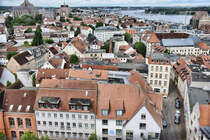 Blick vom Aussichtsturm der Nikolaikirche in Rostock in nrdlicher Richtung. Aufnahme: 8. Juni 2025.